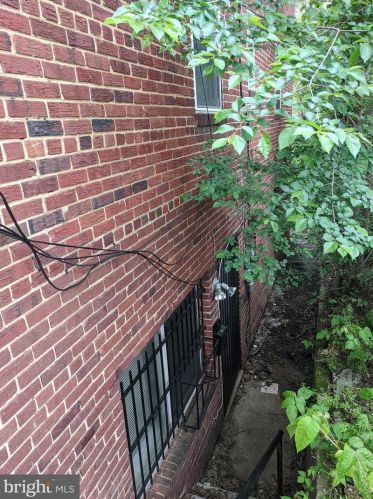 321 54th St, Washington, DC 20019-6677