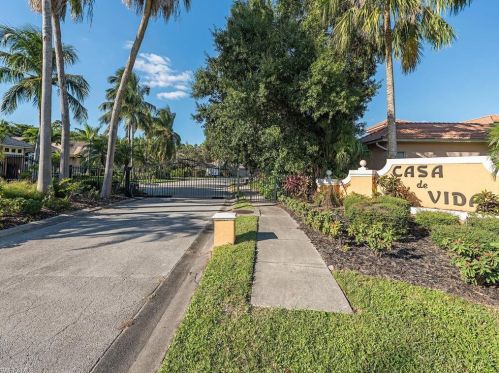 657 Soliel Dr, Naples, FL 34110-1700