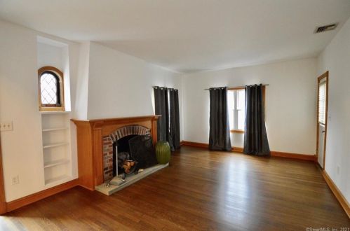 387 Robin St, Bridgeport, CT 06606-4443