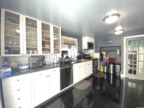 29 Jamaica Ave, Wheatley Heights NY  11798-3027 exterior