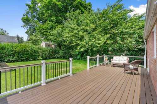 403 Oliver Rd, Sewickley, PA 15143-1033