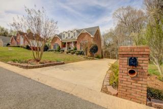 1238 Kensington Ct, Clarksville, TN 37043-9200