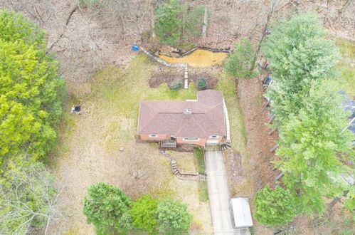 200 Hiawatha Dr, Glenshaw, PA 15116-3008