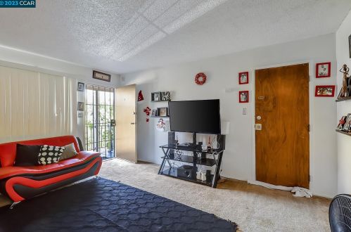 3201 Arkansas St, Oakland CA 94602-3707 exterior