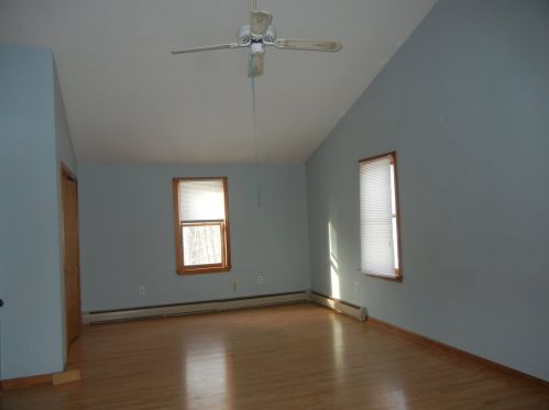 64 Old Chester Rd, Derry NH 03038-4014 exterior