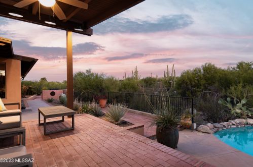 2106 Camino El Ganado, Tucson AZ  85718-4108 exterior