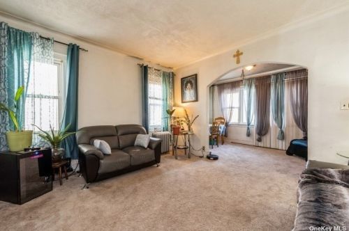 21416 112th Rd, Jamaica, NY 11429-2316