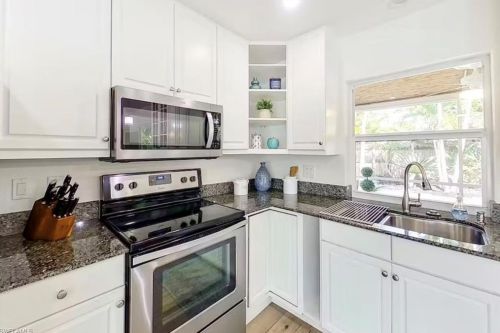 1271 Alhambra Cir, Naples FL 34103-3290 exterior