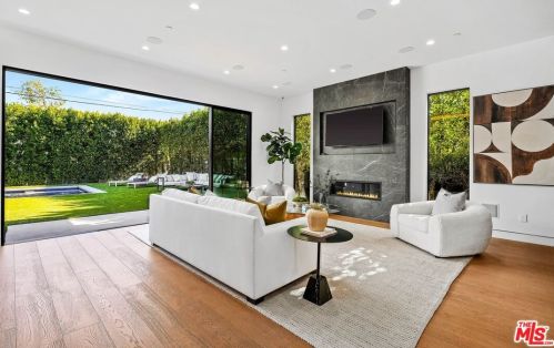 4846 Tyrone Ave, Van Nuys CA  91423-2322 exterior