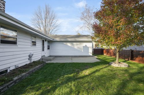 1246 River Park Cir, Mukwonago, WI 53149-1024