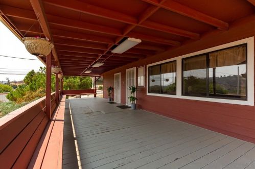13610 Willow Rd, Lakeside, CA 92040-1912