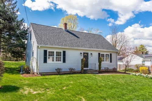 19 Sunset Ter, Middletown CT  06457-3124 exterior