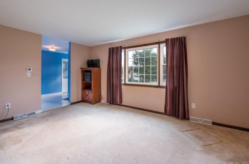 15 Independence Ln, North Haven, CT 06473-1517