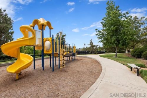 9530 Compass Point Dr, San Diego CA 92126-8527 exterior