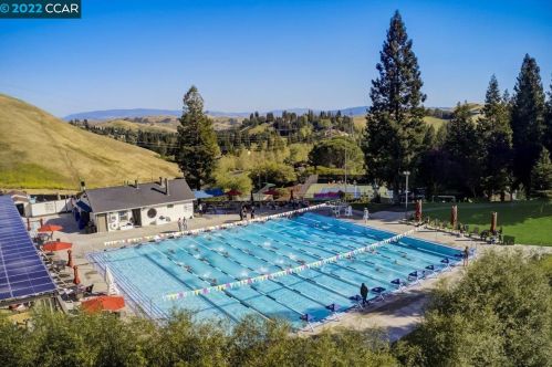 695 Blue Spruce Dr, Danville CA  94506-4525 exterior