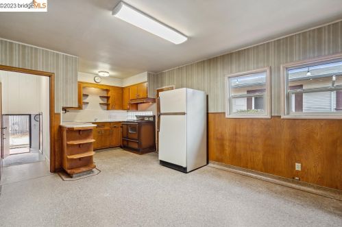 2615 67th Ave, Oakland CA  94605-2333 exterior