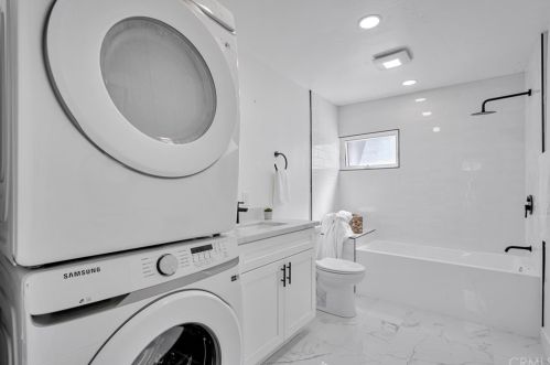 307 Fernando St, Newport Beach CA  92661-1236 exterior