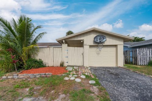 8617 Satalite Ter, West Palm Beach, FL 33403-1646