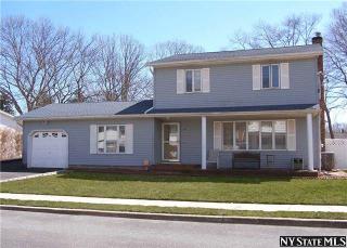 64 Opal St, Holbrook, NY 11741-4735