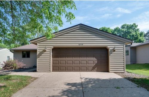 1045 Sunset Dr, New Johannesburg, WI 54017-2242