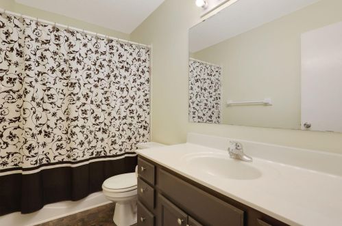 380 Pondview Ln, Chaska MN  55318-2873 exterior