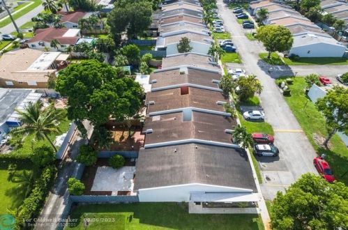 2327 37 Ave, Hollywood FL 33021-3626 exterior