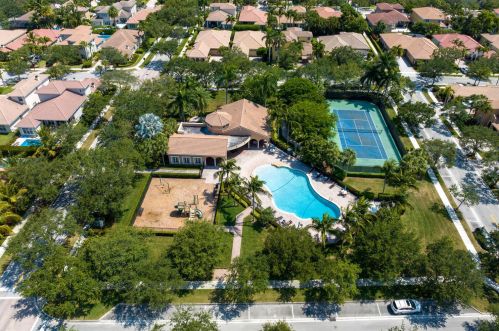 112 Via Santa Cruz, Jupiter FL  33458-6929 exterior