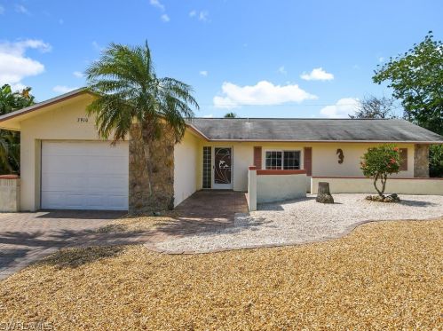 7910 Buccaneer Dr, Fort Myers Beach, FL 33931-5006