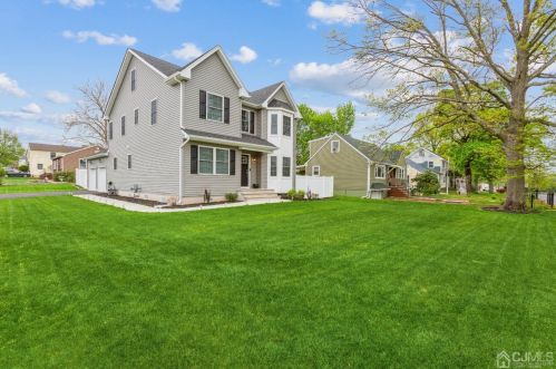 586 Dial Ave, Piscataway, NJ 08854-2707