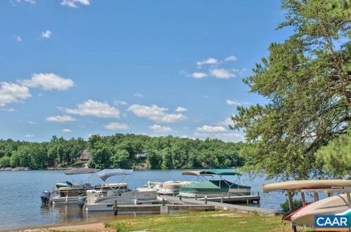 2 Riverside Dr, Bybee VA  22963-2021 exterior