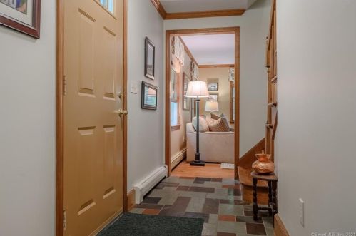 35 High Rock Rd, Sandy Hook, CT 06482-1623