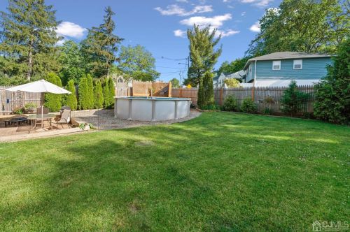 291 Park Dr, Woodbridge NJ  07095-0020 exterior