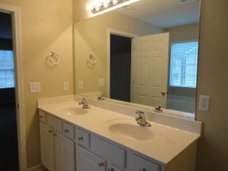 1616 Candace Ridge Dr, Greensboro NC  27406-8591 exterior