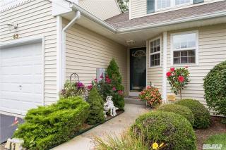 63 Strwberry Cmns, Northampton, NY 11901-2654