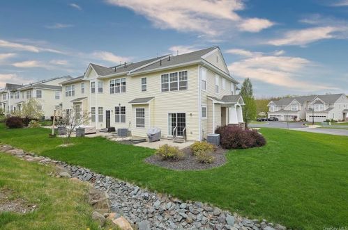 48 Avoncroft Ln, Middletown NY  10940-5086 exterior