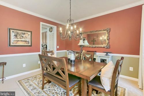 6012 Abernethy Ln, Gainesville VA 20155-4505 exterior