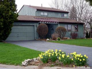 16 Katsura Ct, Penfield, NY 14526-2612