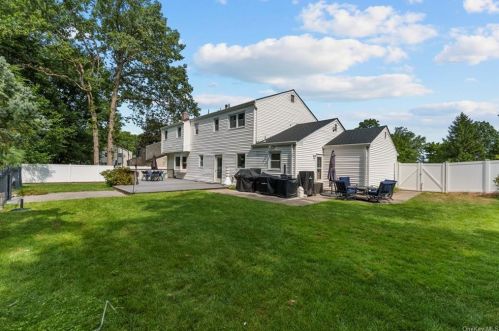 21 Yorkshire Dr, Airmont NY  10901-7217 exterior