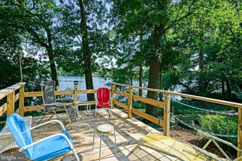 126 Lakeside Dr, Laurel DE  19956-1144 exterior