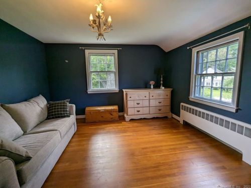 5 Guernsey Rd, Bloomfield CT  06002-3401 exterior