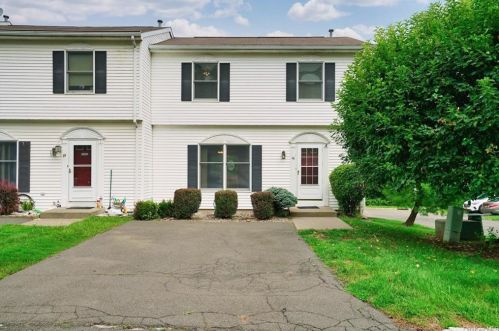 35 Muntz Ln, Garnerville, NY 10923-1651