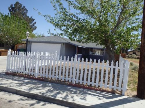 745 Graaf Ave, Ridgecrest, CA 93555-2412