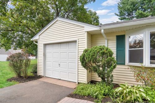 45 Sherman Rd, Glastonbury CT  06033-2911 exterior