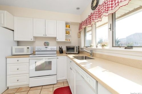 11 Adams St, East Rockaway NY  11518-1705 exterior