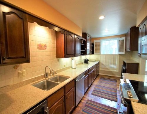 2810 Marshall Ct, Madison WI 53705-2258 exterior