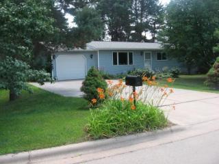 215 Riverview Dr, Manawa, WI 54949-9520