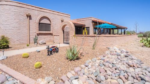 1490 Camino Urbano, Green Valley, AZ 85622-4639