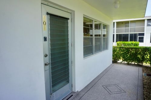 401 Windsor R, West Palm Beach, FL 33417-2469