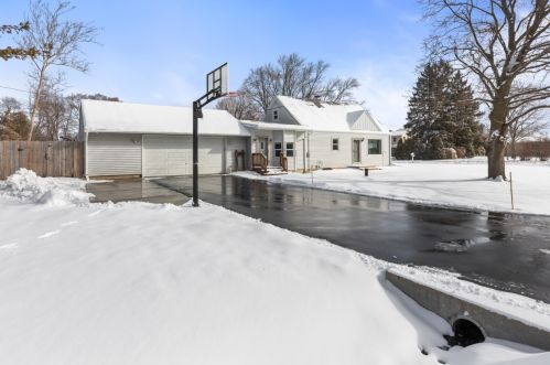 16410 Fullerton Ave, Waukesha, WI 53151-1416