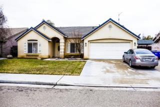 1067 Roberta Way, Porterville, CA 93257-9049